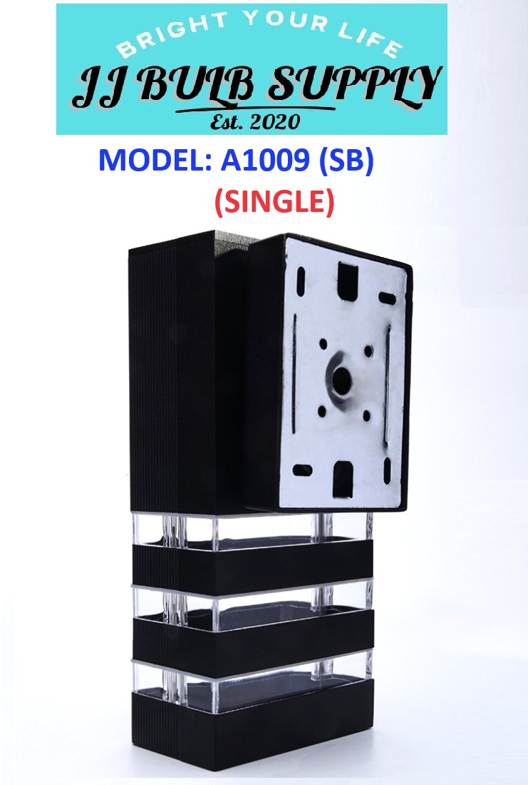 SQUARE OUTDOOR WALL LIGHT