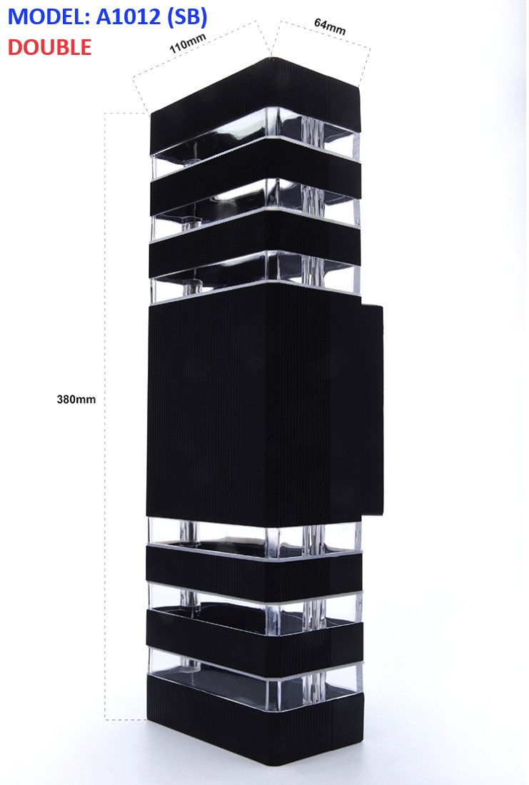 SQUARE OUTDOOR WALL LIGHT