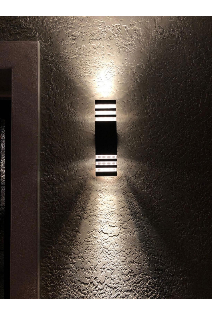 SQUARE OUTDOOR WALL LIGHT